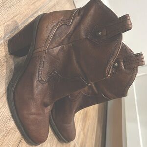 Jessica Simpson Cowboy booties